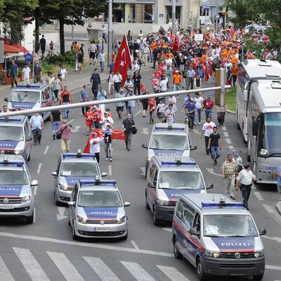 Pro- & Anti-Erdogan-Märsche in Wien