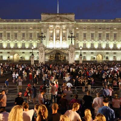 Jubel vor dem Buckingham Palace