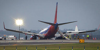 Flieger in New York legt Bruchlandung hin