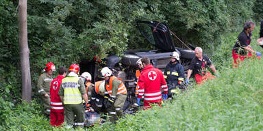 Ein Toter bei Pkw-Crash