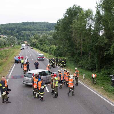 Ein Toter bei Pkw-Crash