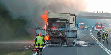 Hier verbrennt Werbe-Bus des Ministers
