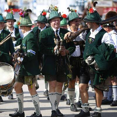 So wurde auf der Wiesn-Eröffnung gefeiert.