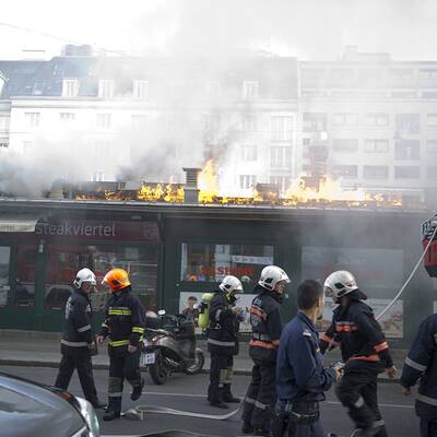 Flammen sprangen von Asia-Lokal auf Steakrestaurant über