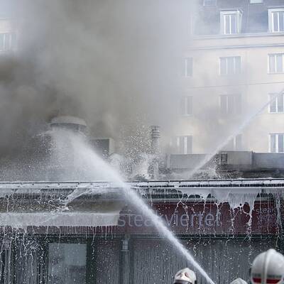 Flammen sprangen von Asia-Lokal auf Steakrestaurant über