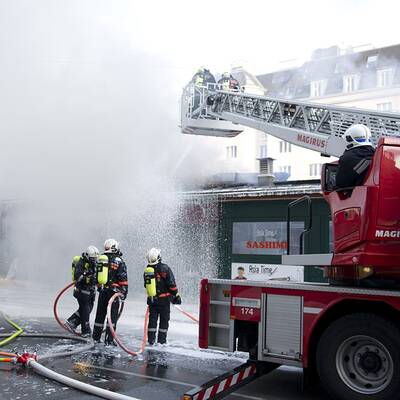 Flammen sprangen von Asia-Lokal auf Steakrestaurant über