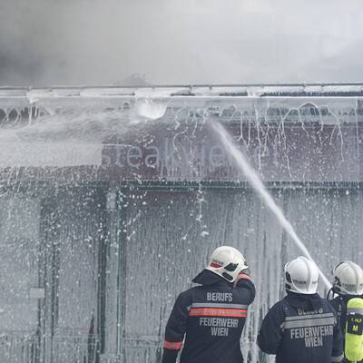 Flammen sprangen von Asia-Lokal auf Steakrestaurant über