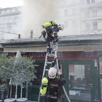 Flammen sprangen von Asia-Lokal auf Steakrestaurant über