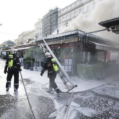 Flammen sprangen von Asia-Lokal auf Steakrestaurant über
