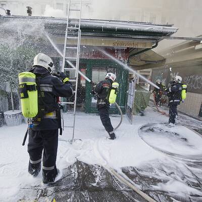 Flammen sprangen von Asia-Lokal auf Steakrestaurant über