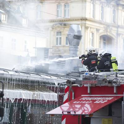 Flammen sprangen von Asia-Lokal auf Steakrestaurant über