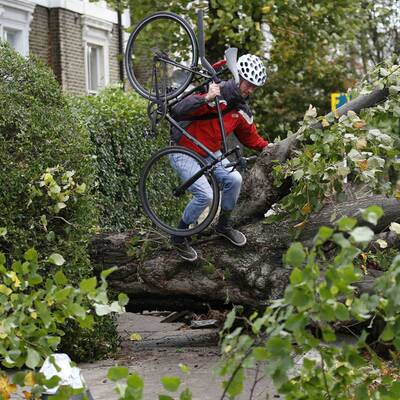 Herbststurm verwüstet Großbritannien