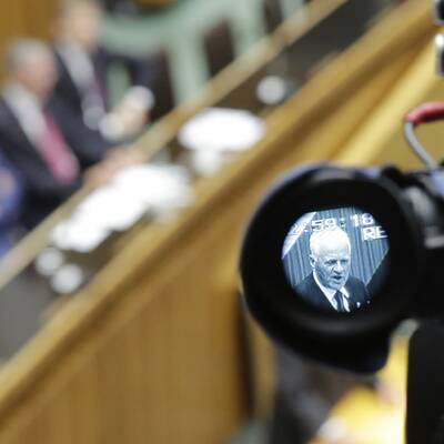 Frank Stronachs erster Tag im NR