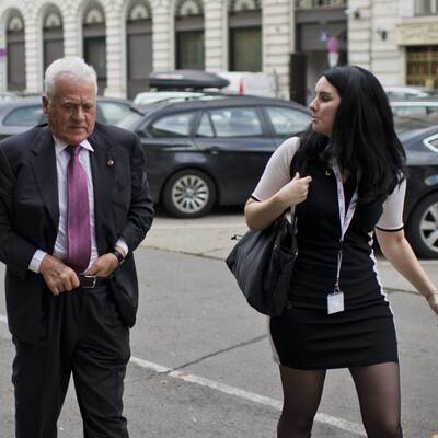 Frank Stronachs erster Tag im NR