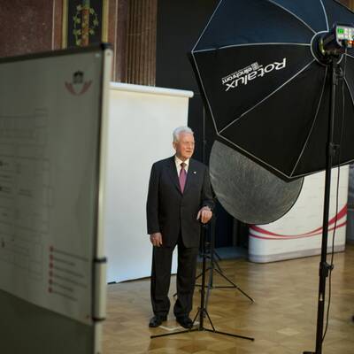 Frank Stronachs erster Tag im NR