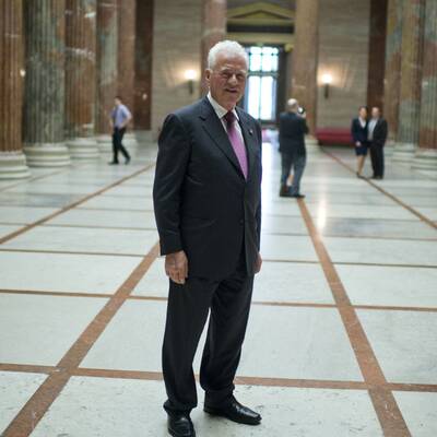 Frank Stronachs erster Tag im NR