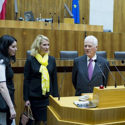 Frank Stronachs erster Tag im NR