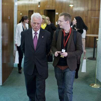 Frank Stronachs erster Tag im NR