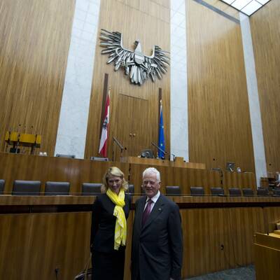 Frank Stronachs erster Tag im NR