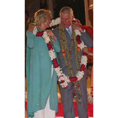 Charles & Camilla bei indischer Aarti Zeremonie