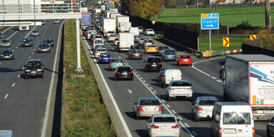 Kilometer langer Stau auf A1 nach Unfall
