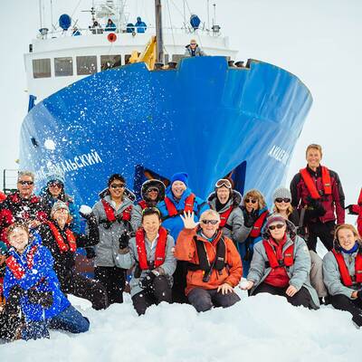 74 Menschen auf MV Akademik Shokalskiy warten auf Hilfe.
