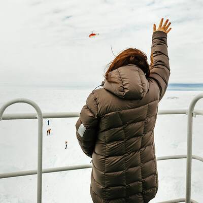 74 Menschen auf MV Akademik Shokalskiy warten auf Hilfe.