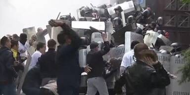 Mit Gewalt gegen Polizei