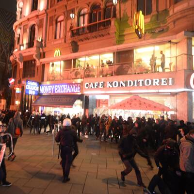 2.000 Polizisten im Ball-Einsatz