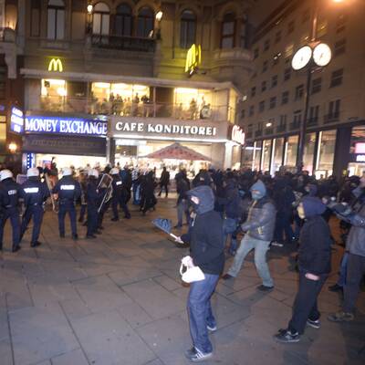 2.000 Polizisten im Ball-Einsatz