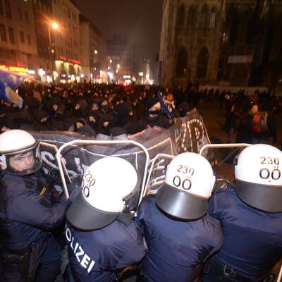 2.000 Polizisten im Ball-Einsatz