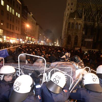 2.000 Polizisten im Ball-Einsatz