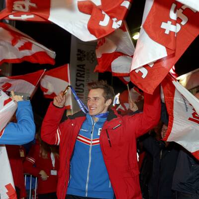 Die wilde Gold-Feier von Mayer