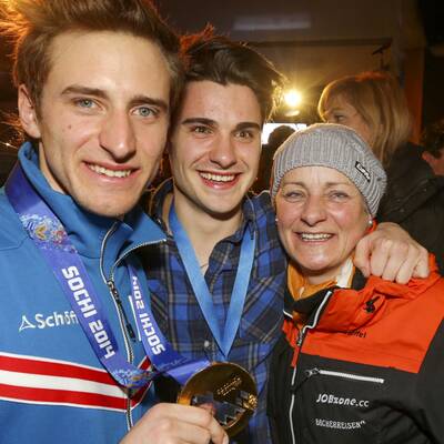 Die wilde Gold-Feier von Mayer