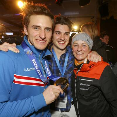 Die wilde Gold-Feier von Mayer