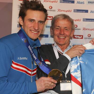 Die wilde Gold-Feier von Mayer