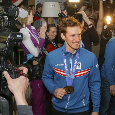 Die wilde Gold-Feier von Mayer