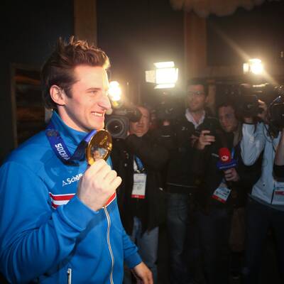 Die wilde Gold-Feier von Mayer