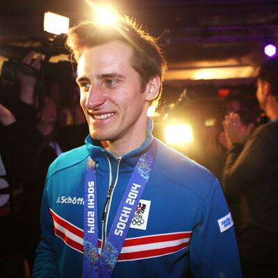 Die wilde Gold-Feier von Mayer