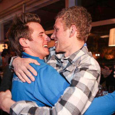 Die wilde Gold-Feier von Mayer