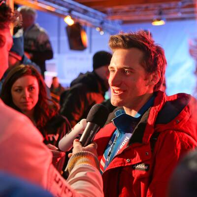 Die wilde Gold-Feier von Mayer