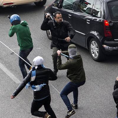 Schwere Ausschreitungen vor Finalmatch AC Fiorentina - SSC Napoli 