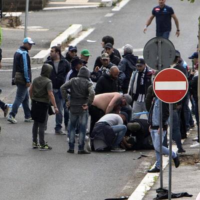 Schwere Ausschreitungen vor Finalmatch AC Fiorentina - SSC Napoli 