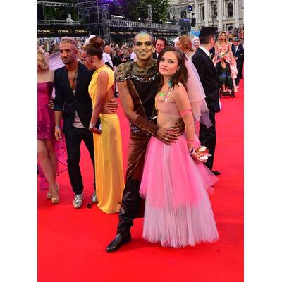 Die Stars treffen am roten Teppich des Life Ball 2014 ein