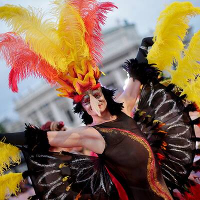 Stars und glamouröse Kostüme am Life Ball