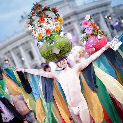 Stars und glamouröse Kostüme am Life Ball