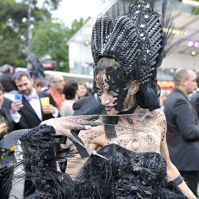 Stars und glamouröse Kostüme am Life Ball