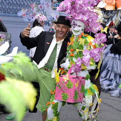 Stars und glamouröse Kostüme am Life Ball