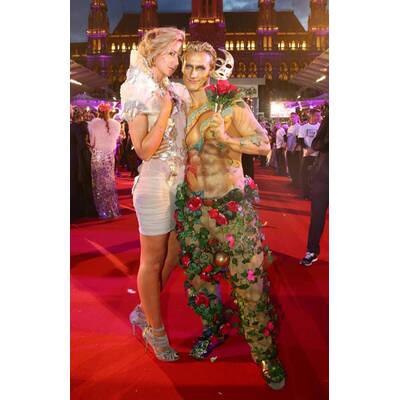 Die Stars treffen am roten Teppich des Life Ball 2014 ein
