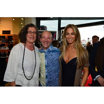 Shopping for Charity - Fashion Outlet Parndorf - 